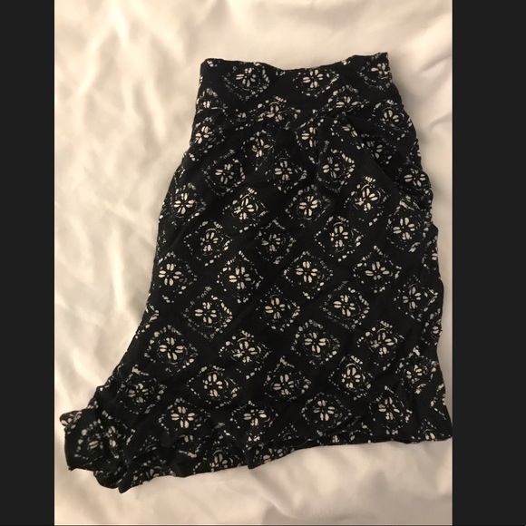 Mossimo Patterned Flowy Shorts - Picture 2 of 4